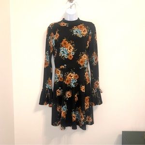 Floral bell sleeve dress